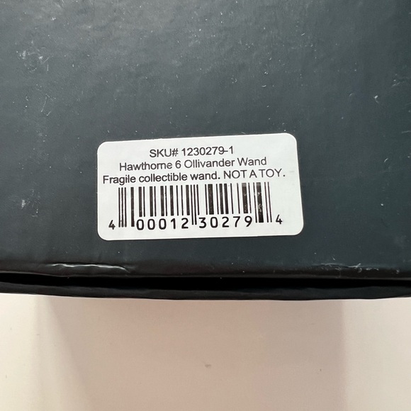 The Wizarding World of Harry Potter - Hawthorne Wand - Picture 2 of 7